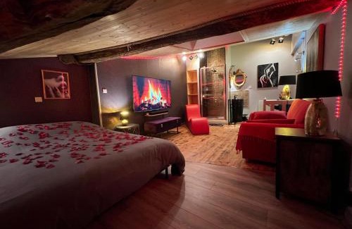 Montluel Cama Y Desayuno | À HOME LOVE-SPA, le plus luxueux parmi nos 2 établissements