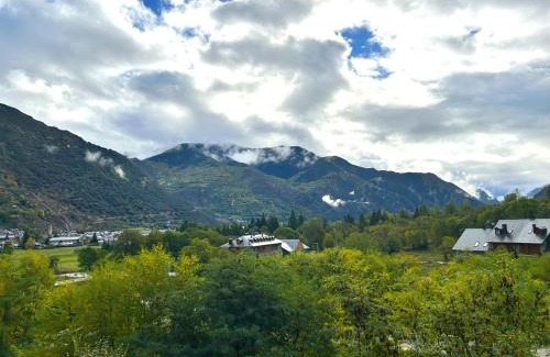 Alt Aneu Apartamento | Àtic de luxe i rústic a Esterri d'Àneu by RURAL D'ÀNEU