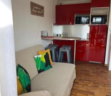 Le Brusc Apartamento | Élégant Studio au calme 2mn mer Wifi Clim Terrasse parking