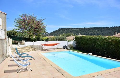 Carnoux-en-Provence Villa | élégante villa avec piscine privée près de cassis