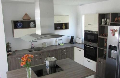 Etel Villa | Étel : Maison moderne 5 pièces avec jardin clos et Wifi - FR-1-479-207