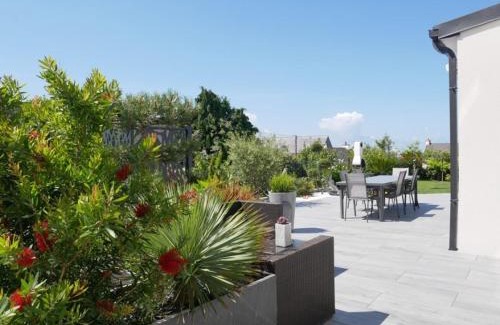 Etel Villa | Étel : Maison moderne 5 pièces avec jardin clos et Wifi - FR-1-479-207