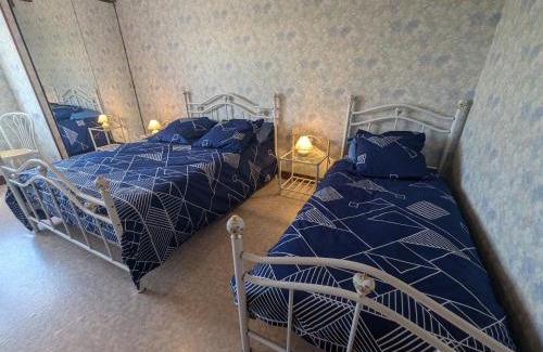 Champigny-sous-Varennes Casa | Évasion champêtre : Maison spacieuse avec terrasse, proche sites historiques et thermes - FR-1-611-2