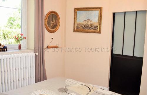 Tauxigny Casa | Évasion champêtre : Gîte enchanteur avec jardin clos, rivière et tout confort près des Châteaux de la Loire. - FR-1-381-506