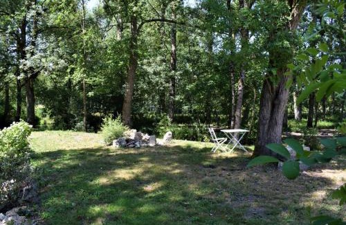 Tauxigny Casa | Évasion champêtre : Gîte enchanteur avec jardin clos, rivière et tout confort près des Châteaux de la Loire. - FR-1-381-506