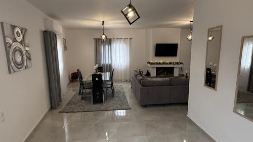 Tithorea Apartamento | Το ΦΑΡΑΓΓΙ Του ΠΑΡΝΑΣΣΟΥ