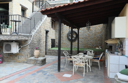 Kastoria Apartamento | Χαλαρώστε σε αυτόν τον ήρεμο, κομψό χώρο με τζάκι ιδιωτικό παρκινγκ και γραφείο