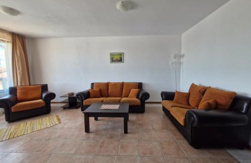 Chernomorets Apartamento | Апартамент Къмпинг Градина