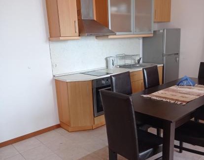 Chernomorets Apartamento | Апартамент Къмпинг Градина