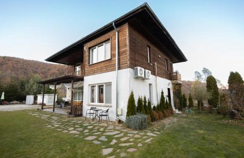Maritsa Casa | Вила Ибър село Радуил