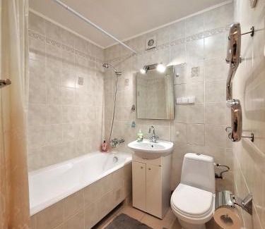 Sukhinovka Apartamento | Двокімнатна квартира біля ТРЦ КИЇВ та Каштанової Алеї Документи для відряджень Мережа AlexApartments Цілодобове безконтатне заселення