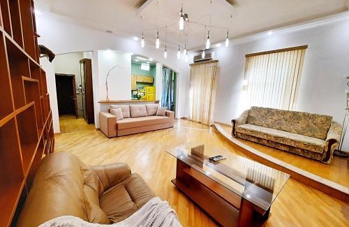 Sukhinovka Apartamento | Дворівнева квартира у центрі біля корпусного парку Мережа Alex Apartments Цілодобове безконтактне заселення Документи для відрядження