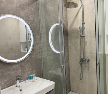 Almaty Apartamento | Двухкомнатная квартира с дизайнерским интерьером и видом на горы