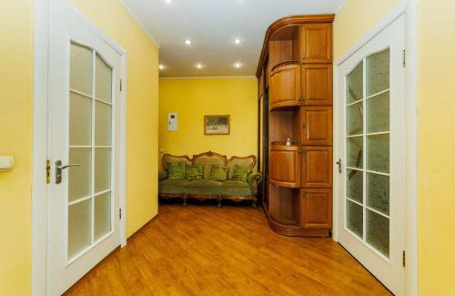 Sukhinovka Apartamento | Квартира Антиквара у центрі Полтави Мережа AlexApartments Документи для відряджень Безконтатне заселення Цілодобово