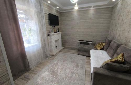 Bishkek Apartamento | Комфортный дом до 4х человек. Есть парковка на 2 машины, Wi-Fi, TV.