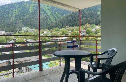 Akhali Ubani Apartamento | Мансарда с верандой