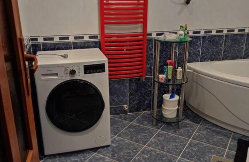 Vanadzor Casa | Нескучный дом, где есть джакузи, красивый парк.