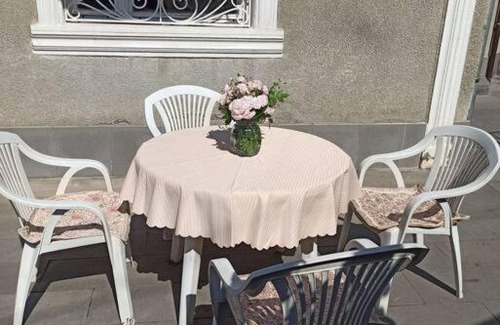 Vanadzor Casa | Нескучный дом, где есть джакузи, красивый парк.