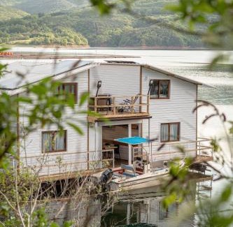 Dalgopo Casa | Плаващи къщи Райски кът язовир Кърджали