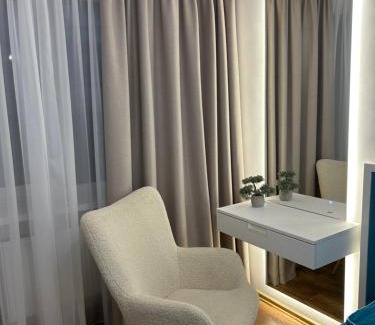 Cherkasy Apartamento | Простора та стильна 2 кімнатна в центрі Черкас на бульварі Шевченко з панорамним видом та СмартТВ! Дві окремі охайні спальні з кондиціонерами,поруч парковка з охороною
