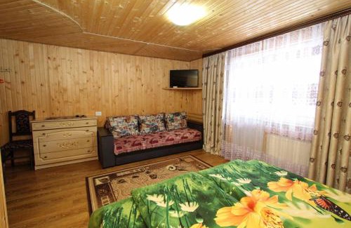 Yablunytsya Casa | Садиба "У Валентини"