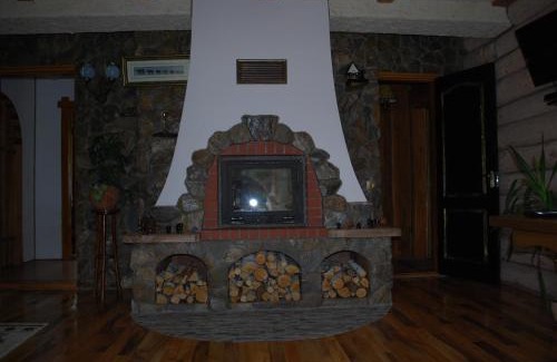 Pochaiv Casa | Смерекова хата