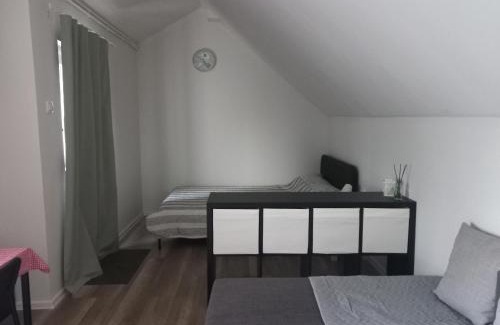 Zrenjanin Apartamento | Сјајни лешник