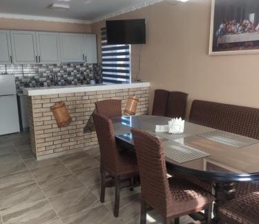 Yaremche Casa | "У Пасічника" Котедж для сім'ї