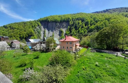 Yaremche Casa | У Тараса і Лесі