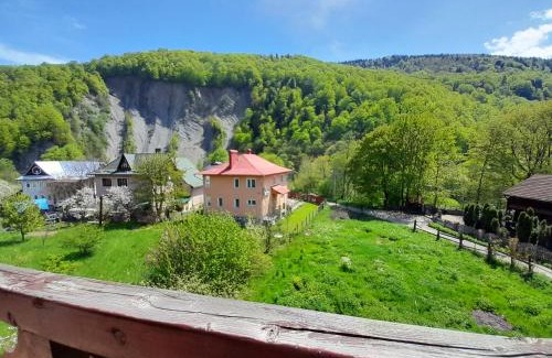 Yaremche Casa | У Тараса і Лесі