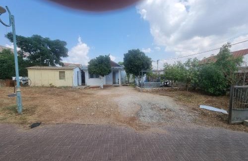 Qiryat Shemona Casa | בית קרקע לנופש עם חצר גדולה במרכז קרית שמונה