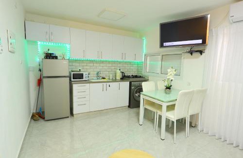 Ashkelon Apartamento | דירה יפה סגנון מודרני מרחק של 5 דקות נסיעה מהים