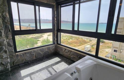 Haifa Apartamento | מבנים בים 75 Suites at sea