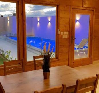 Al Kura Chalet De Esquí | أكواخ باشن الريفية
