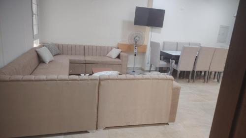 Al Alamayn Apartamento | شاليه بالحى الاتينى غرفتين مفروش جديد بعدد 2 تكييف متنقل