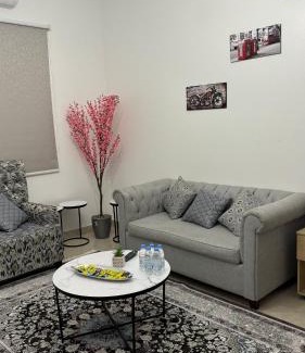 Riyadh Apartamento | شقة أرضية عائلية مكونة من غرفتين نوم وصالة ومطبخ 3