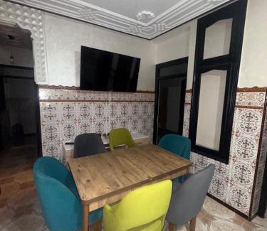 Bni Makada Apartamento | شقة كبيرة فيها 3 غرف و صالون مطبخ حمام و في شارع راقي في طنجة دار تونسي