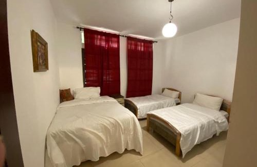 Aqaba Apartamento | شقة مطلة على بركة سباحه