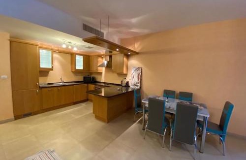 Aqaba Apartamento | شقة مطلة على بركة سباحه