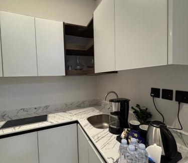 Sakaka Apartamento | غرفة ببانيو مع صالة 9 من أرام ريزدنس by ARAM Residence
