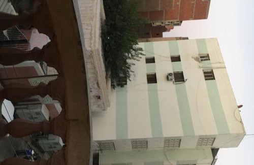 Mansoura Apartamento | غرفه واحده فقط داخل شقه بها سرير ١٢٠ سم ومروحه ودولاب وكراسي