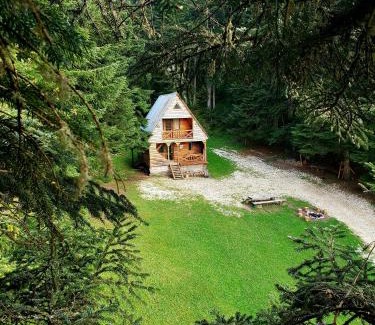 Ambrolauri Chalet De Esquí | ხის სახლი