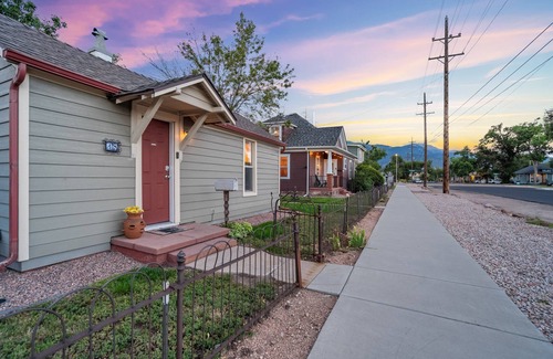 Downtown Colorado Springs Cabaña | ᨒ Downtown Oasis ᨒ Steps to Dining, Cafes & Bars ᨒ