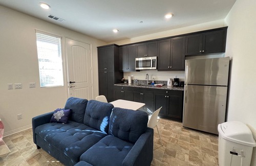 Jurupa Valley Apartamento | 全新一室一厅可简餐可洗衣服