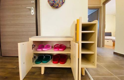 Agia Paraskevi Apartamento | 地铁站旁，免费停车，安静舒适街区，精品两卧室大露台公寓，治安好