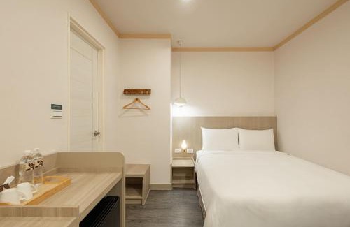 West Central District Hotel | 康橋商旅 台南民生館