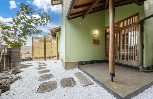 Izu Casa | 温泉宿のんびり イーハトーヴ中伊豆 天然温泉&展望露天風呂 非日常空間を愉しむ 1棟貸切宿