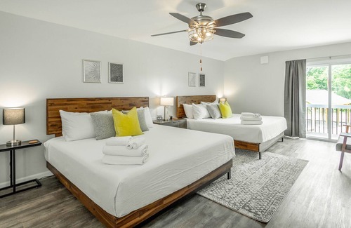 Chattanooga Cabina | 01: The Eames Suite - A PMI Scenic City Vacation Rental