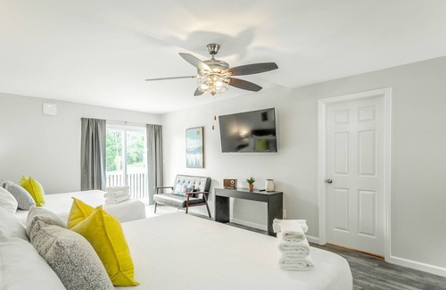 Chattanooga Cabina | 01: The Eames Suite - A PMI Scenic City Vacation Rental