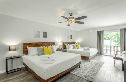 Chattanooga Cabina | 01: The Eames Suite - A PMI Scenic City Vacation Rental